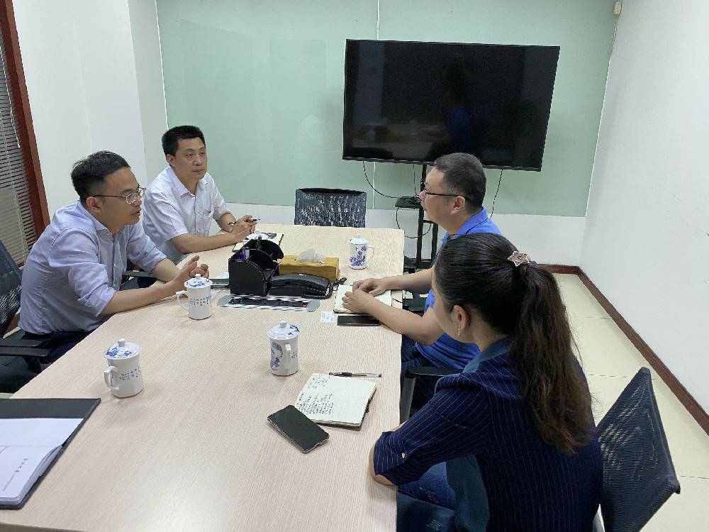 无锡市工信局领导来半岛web版·官方端网站-半岛online(中国)科技开展“三联三解”活动
